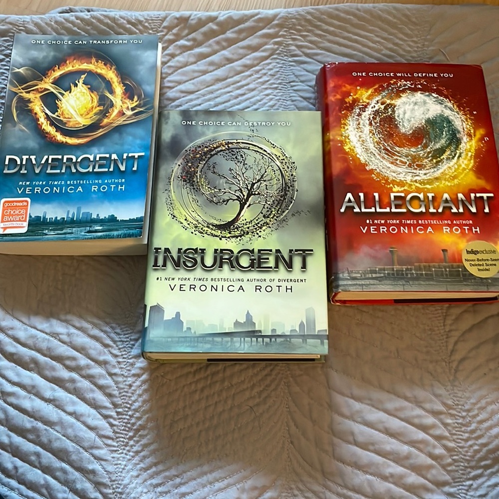 Divergent Series by Veronica Roth